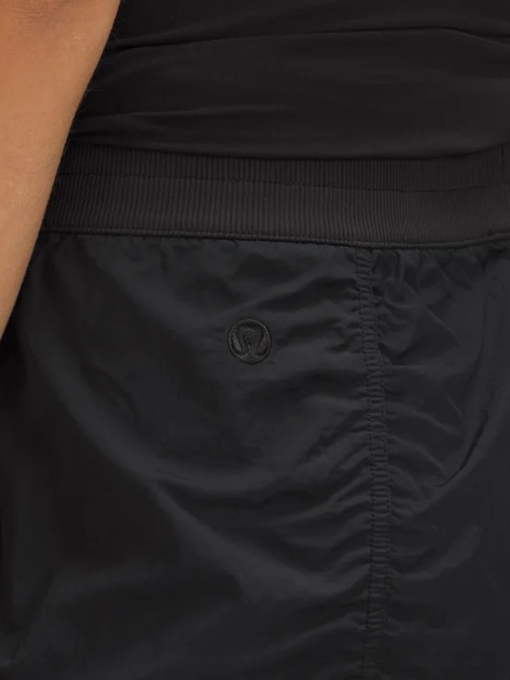 Front-Zip Mid-Rise Ruched Crop - Picture 5 of 8